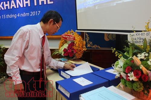 Tiếp nhận 2.400 tài liệu, hiện vật của GS.TS Bùi Khánh Thế ảnh 1